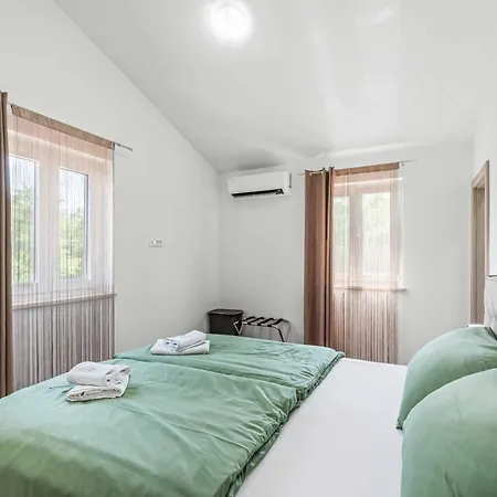 Starlight Gaze Modrušani