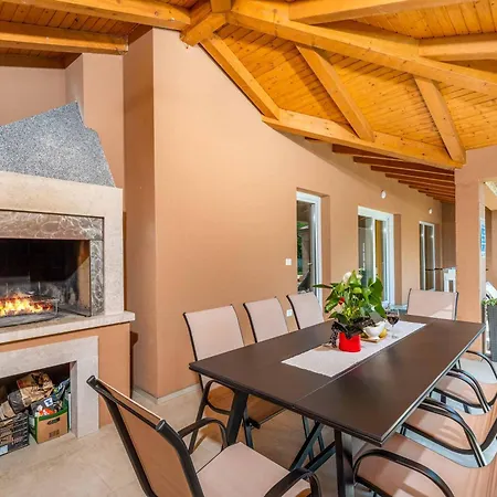 Starlight Gaze Villa