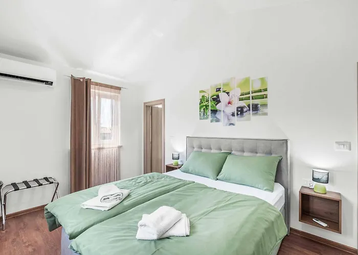 Starlight Gaze Villa Modrusani