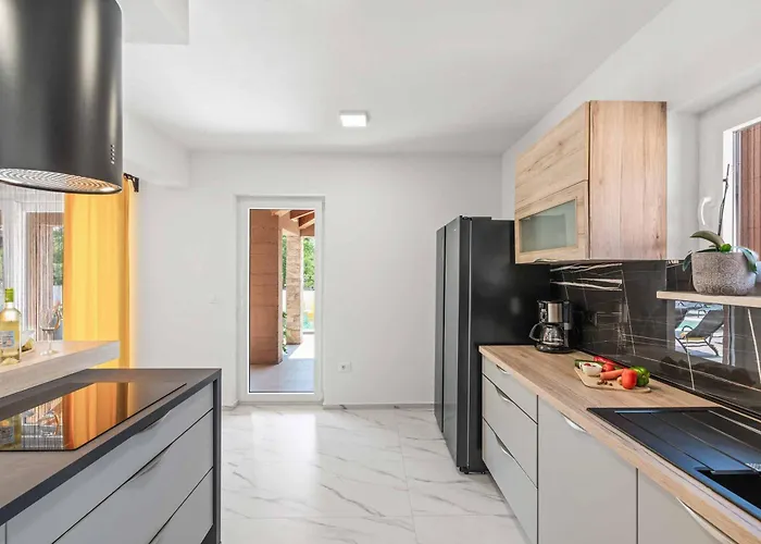 Starlight Gaze Villa Modrusani