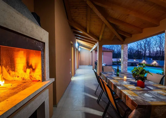 Starlight Gaze Villa Modrusani