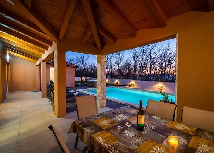 Starlight Gaze Villa Modrusani