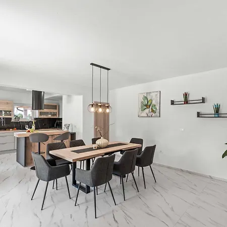 Starlight Gaze Villa *