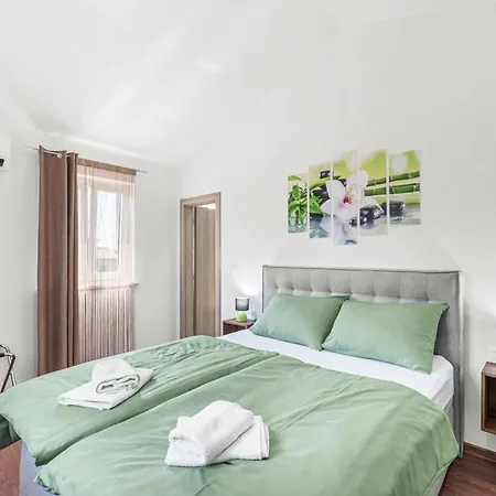 Starlight Gaze Villa Modrusani